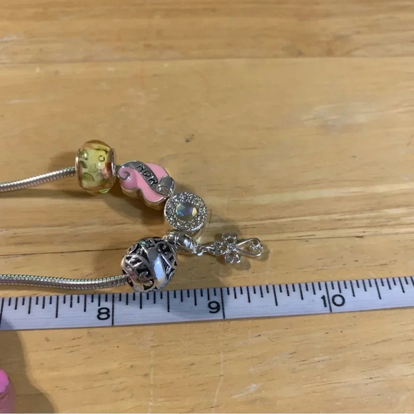 Avon silvertone charm necklace 19” length 5 charms adjustable length - Picture 2 of 4